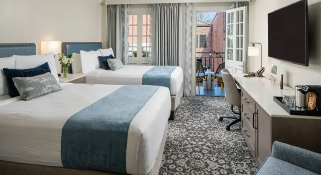 Четырёхместный номер Standard с балконом и с видом на улицу Four Points by Sheraton French Quarter