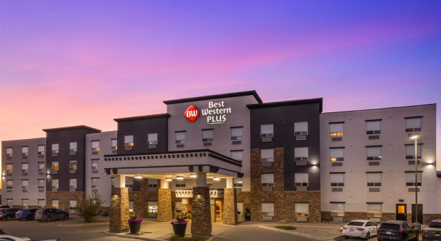 Best Western Plus Service Inn & Suites, Book Hotel Hotels in Lethbridge with Parking, Parking