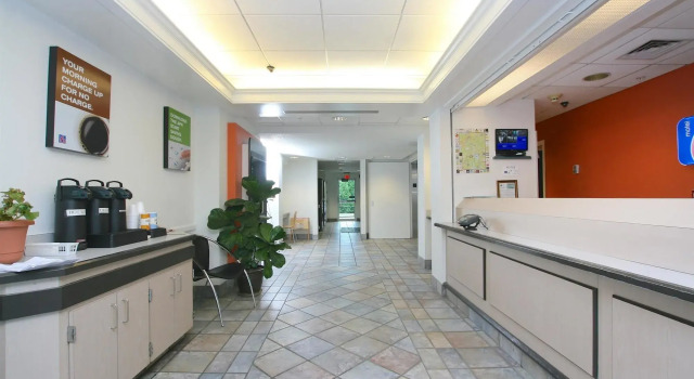 Motel 6 Burlington - Colchester, Varaa Motelli Hotellit New England uima-altaalla, Uima-allas