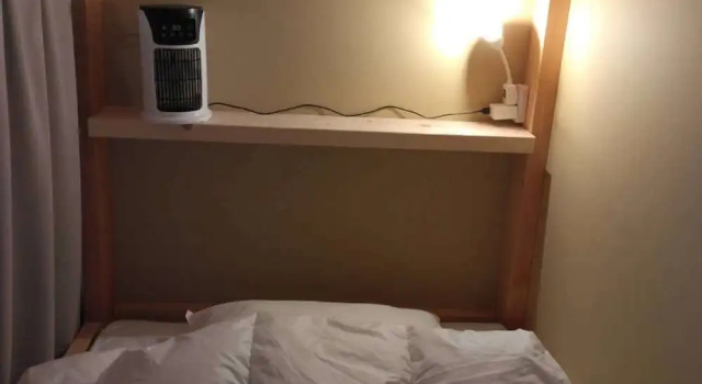 Кровать в общем номере World Inn Muroran Nakamano-Ie! Noboribetsu, Toyako, Sapporo, and Airport Direct Bus Stop