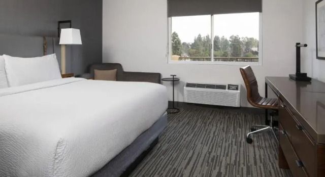 Номер Standard Four Points by Sheraton Los Angeles Westside