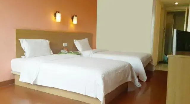 Двухместный номер Business 7Days Inn Changshou Road Subway station