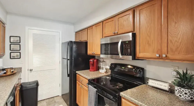 Апартаменты Overland Park Condo, Close to Lakes & Parks!