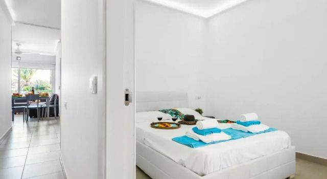 1012 Los Cristianos front row sea, pool free WiFi, Prenota Hotel Hotel a Tenerife con piscina, Piscina