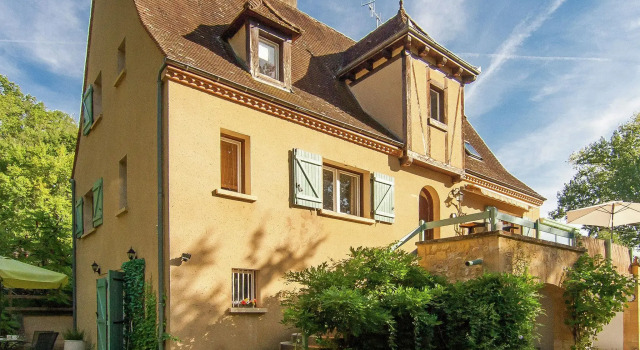 Spacious villa with heated pool, several terraces and a lot of privacy., Book Villa Masclat Lot