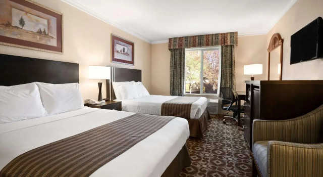 Четырёхместный номер Standard Days Inn by Wyndham Concord