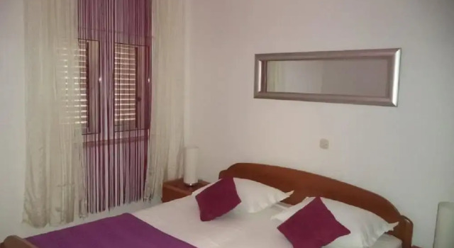 Mario - Apartment With Pool - A1, Buchen Sie Ferienwohnung Hotels in Gespanschaft Split-Dalmatien mit Pool, Schwimmbad