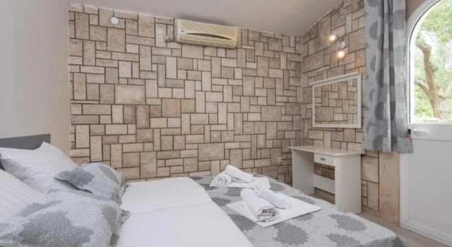 Adriatic Guesthouse Balota with Shared Pool, Réserver Maison d'hôtes Viganj Pelješac