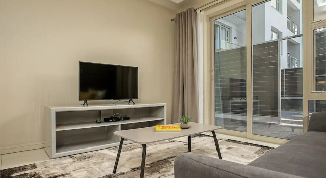 The Tyrwhitt Rosebank Apartments, Забронировать Апартаменты/квартира Отели Йоханнесбург с парковкой, рядом с South African Chamber of Commerce and Industry, Парковка
