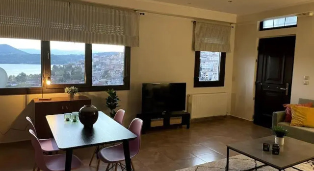 Magnificent view apartment with private garden, Book Apartment Kastoria 