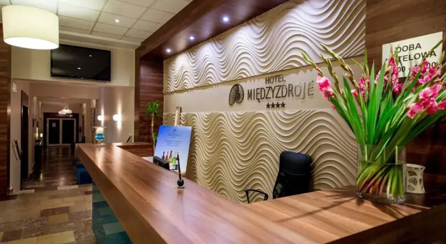 HolidayHomePL Aparthotel z balkonem przy plaży, Забронировать Отель Отели Мендзыздрое 3 звезды, рядом с Kawcza viewpoint, 3*
