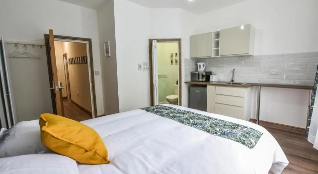 Regency GuestHouse Manchester North, Забронировать Гостевой дом Отели Манчестера с парковкой, Парковка