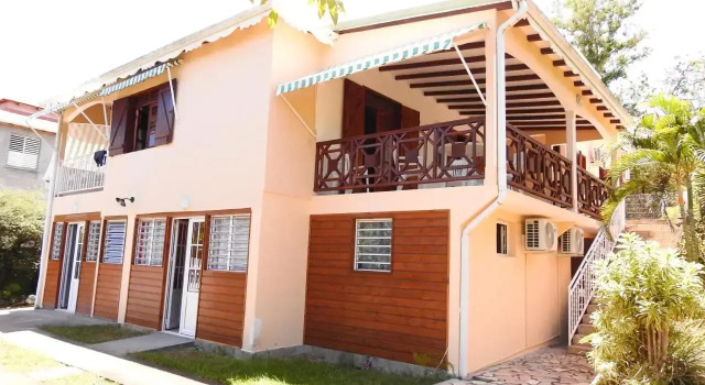 gîte CITRONNELLE, Rezerwuj Hotel Hotele w Basse-Terre z parkingiem, Parking