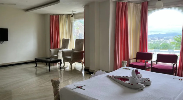 Люкс Grand Bhairavgarh Palace Udaipur