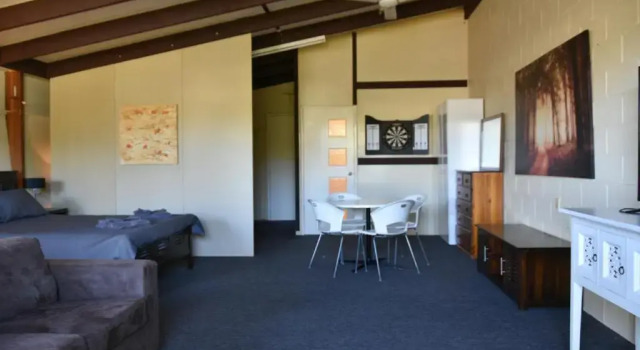 The Studio, Book Hotel Middlemount Queensland