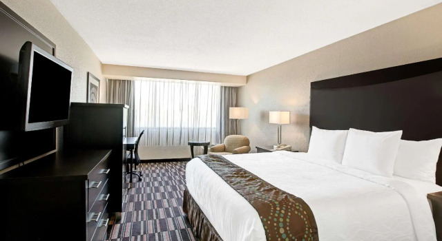 Двухместный номер Standard Ramada Plaza & Conf Center by Wyndham Charlotte Airport