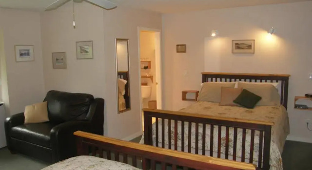Cedar Wood Lodge Bed & Breakfast Inn, Prenota Bed & breakfast Port Alberni 