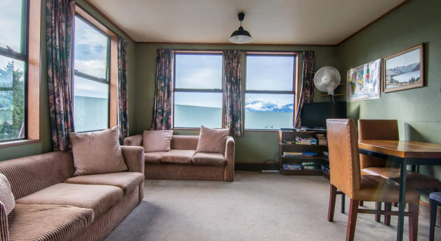 Lake Hawea Hostel