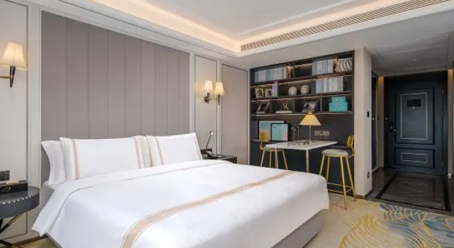 Полулюкс XANA Deluxe Hotel in Hefei Pearl Square