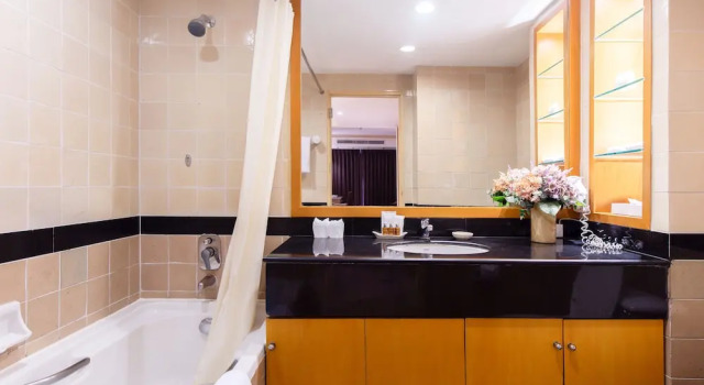 Номер Deluxe с 2 комнатами с балконом и с видом на реку Riverfront Bangkok