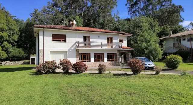 Charming 6-bed Chalet in Llanes, Prenota Chalet Hotel a Asturie con parcheggio, Parcheggio