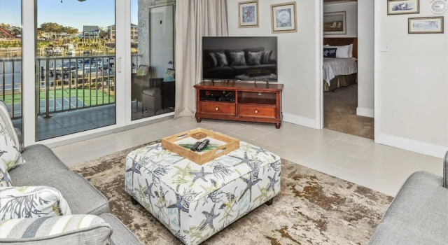 Dolphin Point 303a is a Cute 2 BR Overlooking the Harbor by Redawning, Varaa Hotelli Destin Emerald Coast