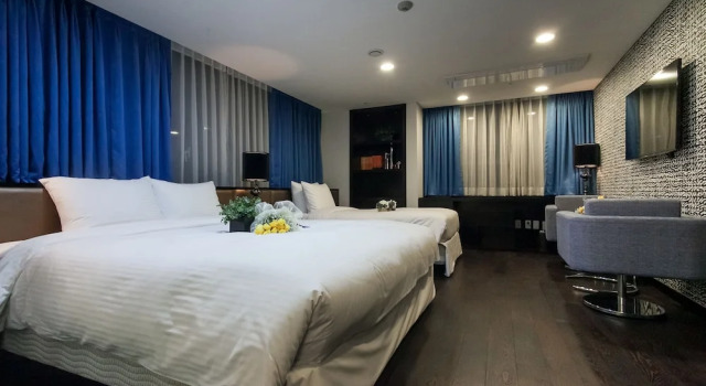Люкс с балконом Hotel Pharos