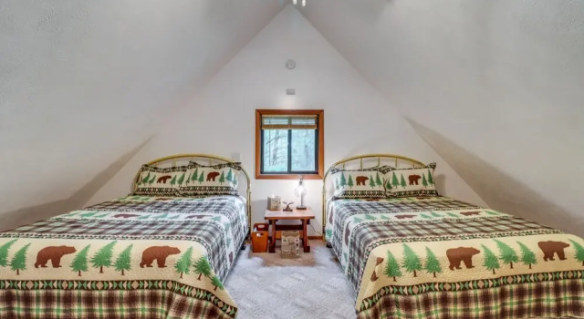 Pocono Lake Cabin - Walk to Arrowhead Lake!, Book Feriehus Sommerhuse i Pennsylvania, Hytte