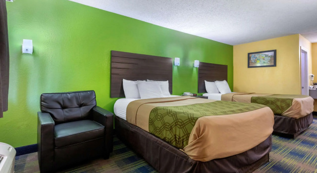 Четырёхместный номер Standard Econo Lodge Nashville near Percy Priest Lake