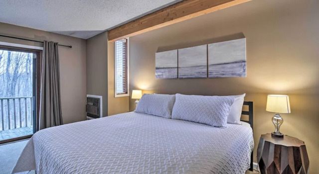 Апартаменты Cozy Bellaire Condo w/ Balcony - 3 Mi to Skiing
