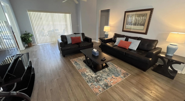 Cosy 4 Bed Villa Overlooking A Lake, Забронировать Вилла Виллы Давенпорт, Вилла
