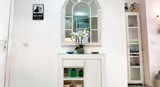 Lovely 1 Bed Apartment with Wi-Fi + Sea Views in Skol Marbella, Забронировать Апартаменты/квартира Отели Марбелья с бассейном, рядом с Музей гравюры, Бассейн