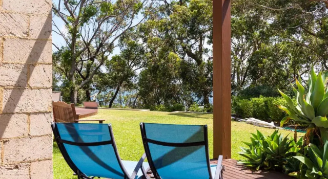 Апартаменты c 1 комнатой с видом на озеро By the Beach B&B and Apartments