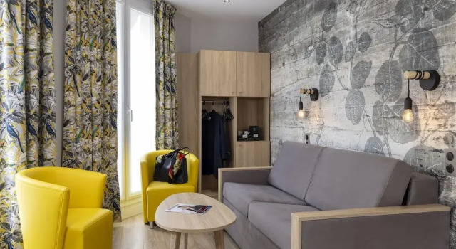 Полулюкс Hotel Charlemagne