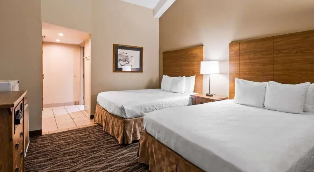Четырёхместный номер Standard Best Western Plus Saddleback Inn & Conference Center