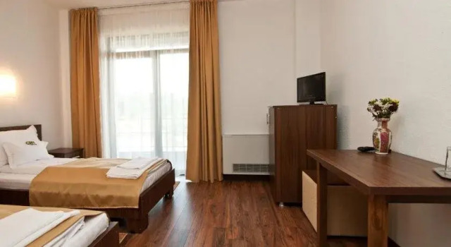 Hotel Hyperion, Rezervovat Hotel Hotely v Bihor s parkováním, Parkování