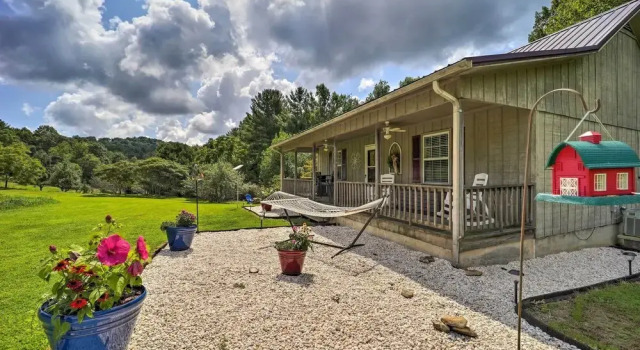 Коттедж Deep Gap Cottage w/ Fire Pits - Hike & Ski!