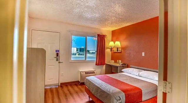 Люкс Motel 6-Stockton, CA - Charter Way West