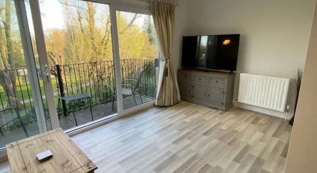 Апартаменты с 2 комнатами с балконом и с видом на реку Marina View Penthouse Apt 2BR Parking St Neots Town Centre