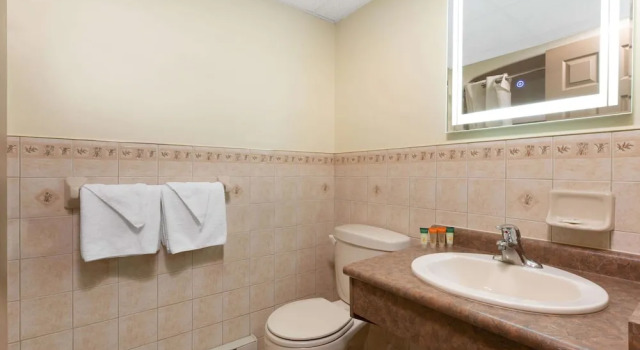 Двухместный номер Standard Super 8 by Wyndham Niagara Falls by the Falls