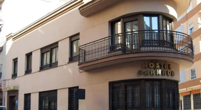 Hostal Granada, Забронировать Отель Рад Саламанка, рядом с Monumento a Germán Sánchez Ruipérez