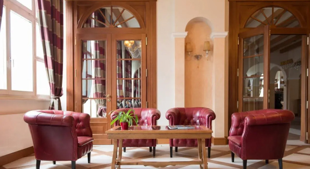 Schloss Wellness & Family, Book Ferieresort Hoteller i Upper Engadin med pool, Swimmingpool
