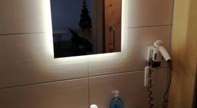 Кровать в общем номере Hotel-Bad Goisern