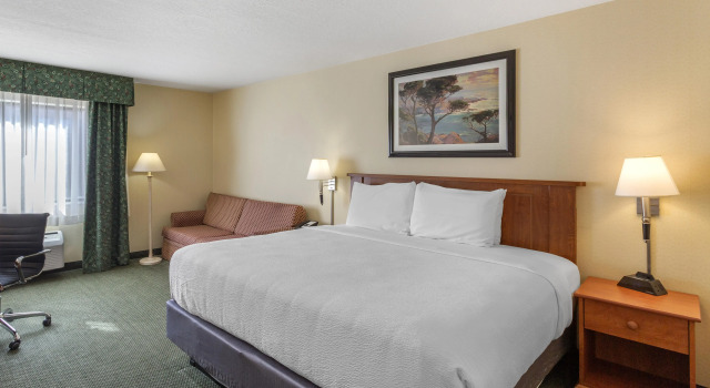 Двухместный номер Standard SureStay Plus Hotel by Best Western Price