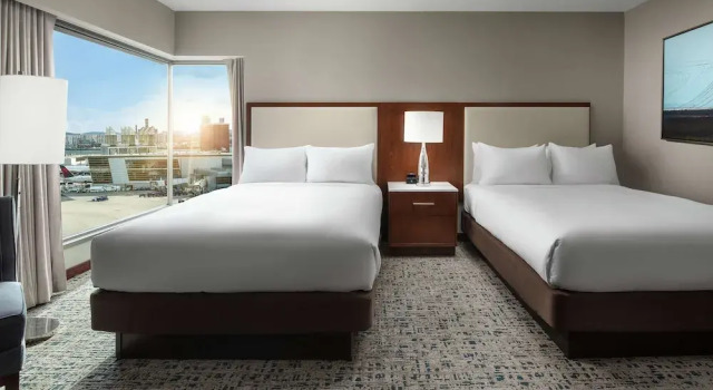 Четырёхместный номер Угловой Hilton Boston Logan Airport