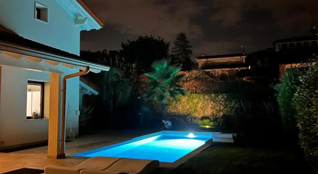 Ferienhaus Casa sulle colline di Barcuzzi pool, garden and barbecue, Забронировать Дом для отпуска Отели озера Гарды с парковкой, Парковка