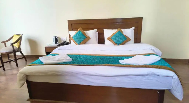 Люкс The Ashoka Inn 300mts walkable from Mall Road