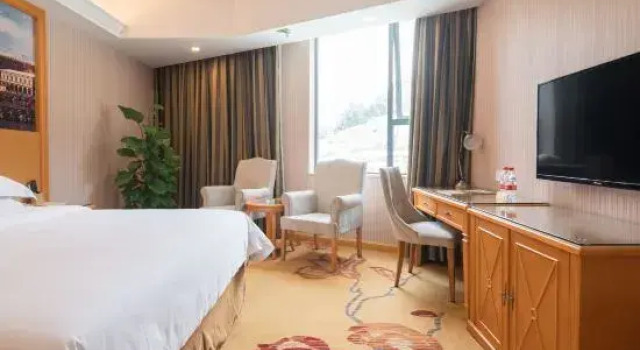 Люкс Vienna International Hotel Shenzhen Bantian Jihua Road Shangxue
