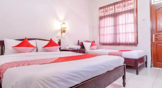 OYO 2411 Taman Mekar Beach Inn 2