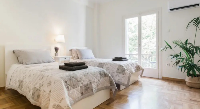 Entire floor Luxury aprtm in kolonaki, Забронировать Отель Афины Острова Саронического залива - Аттика, рядом с Район Анафиотика